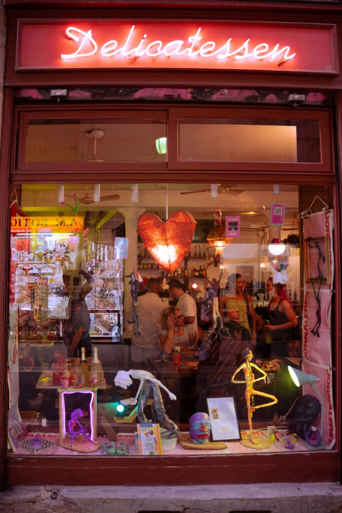 Mélange Expo at Delicatessen Cafe in Barrio Gotico in Barcelona